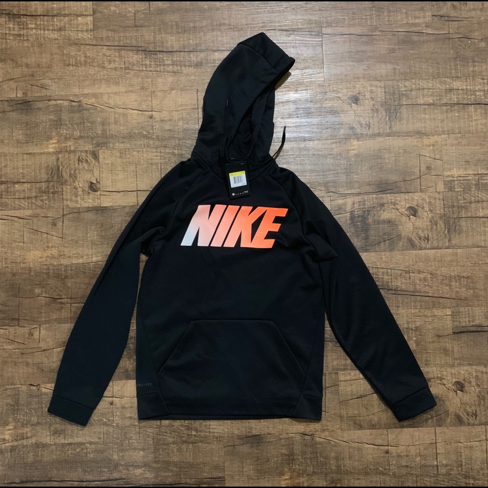 Nike therma hoodie